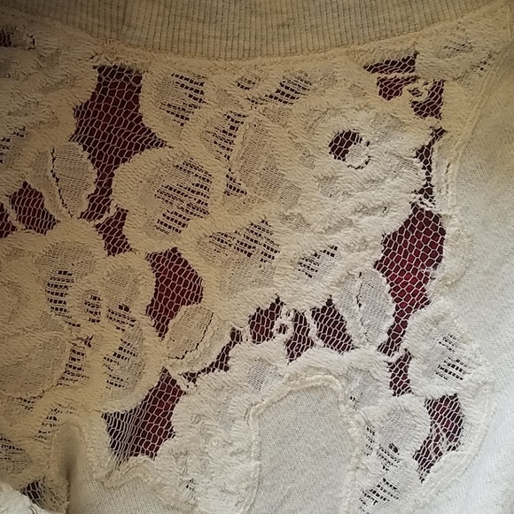 Daytrip Lace Crop sweatshirt - Picture 3 of 4